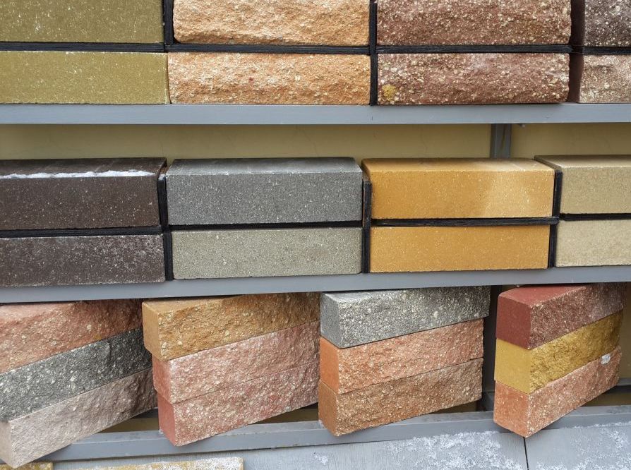 <span style="font-weight: bold;">Облицовочный кирпич, блоки, плитка для цоколя и фасада</span>